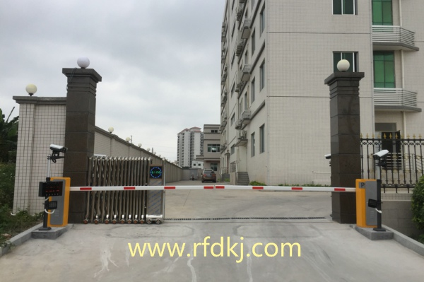 在電動(dòng)門(mén)/平移門(mén)/懸浮門(mén)/伸縮門(mén)加裝或改裝車牌識(shí)別系統(tǒng)時(shí)必須考慮的三個(gè)問(wèn)題